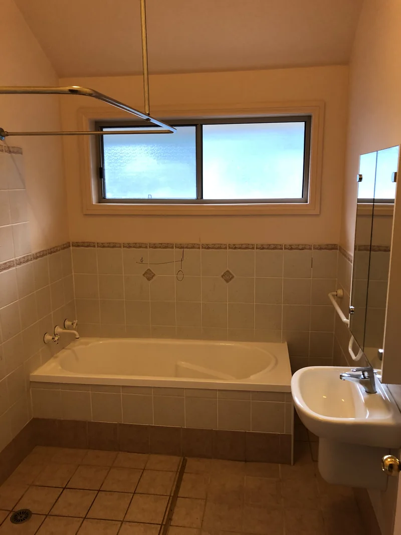 Built-in bath and pedestal basin before the Avoca Beach bathroom renovation